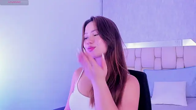 Snapshot of Roxie-Summers11 chatting on 02/19/25, 11:04 Roxie-Summers11 online show from 02/19/25, 11:04