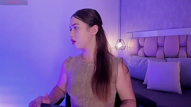 Snapshot of Roxie-Summers11 chatting on 02/21/25, 07:32 Roxie-Summers11 online show from 02/21/25, 07:32