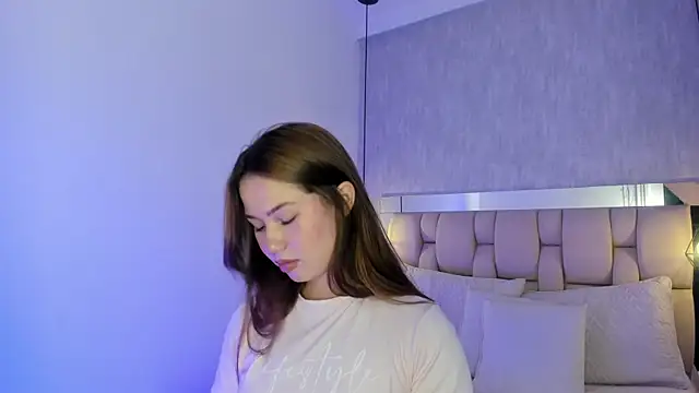 Snapshot of Roxie-Summers11 chatting on 03/18/25, 07:42 Roxie-Summers11 online show from 03/18/25, 07:42