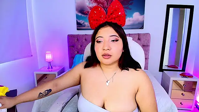 Snapshot of Emma_monserrat chatting on 10/06/25, 08:28 Emma monserrat online show from 10/06/25, 08:28