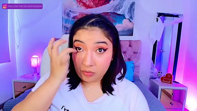 Snapshot of Emma_monserrat chatting on 10/21/25, 07:14 Emma monserrat online show from 10/21/25, 07:14