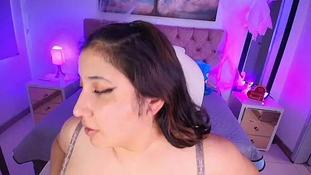 Snapshot of Emma_monserrat chatting on 10/22/25, 07:24 Emma monserrat online show from 10/22/25, 07:24