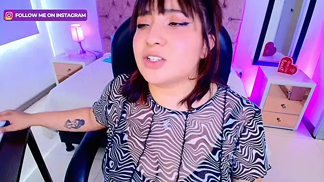 Snapshot of Emma_monserrat chatting on 11/07/25, 07:47 Emma monserrat online show from 11/07/25, 07:47