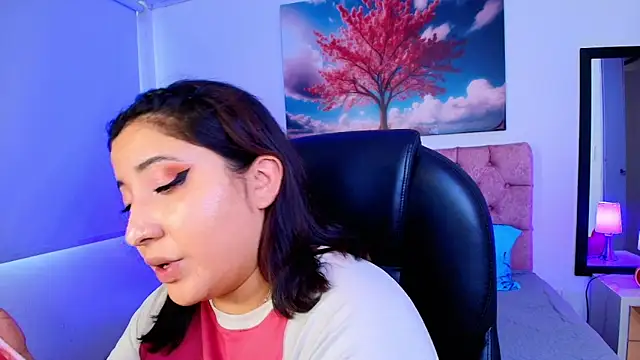 Snapshot of Emma_monserrat chatting on 11/18/25, 07:40 Emma monserrat online show from 11/18/25, 07:40