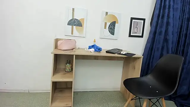 Emma Jnes online show from 12/23/24, 09:18