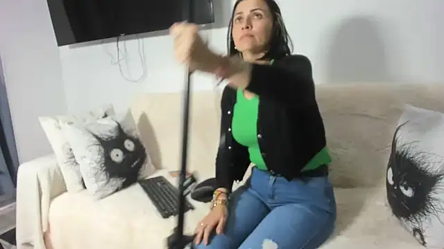 Emma Jnes online show from 02/25/25, 09:46