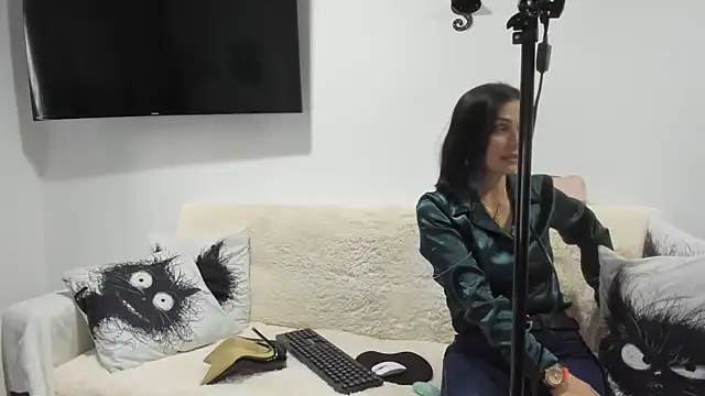 Emma Jnes online show from 03/05/25, 09:26