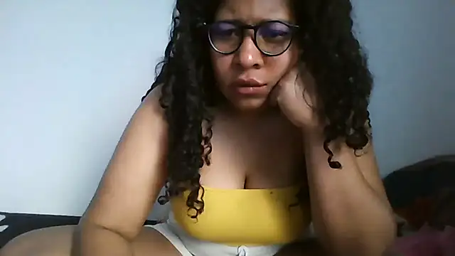 Snapshot of Ivon-09 chatting on 09/13/25, 08:30 Ivon-09 online show from 09/13/25, 08:30