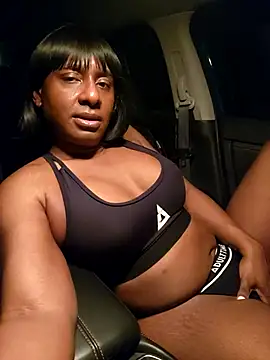 Snapshot of TheMoniqueMiles chatting on 03/18/25, 09:52 TheMoniqueMiles online show from 03/18/25, 09:52