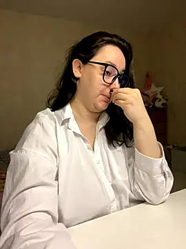 Snapshot of hungry1bunny chatting on 10/11/25, 03:21 hungry1bunny online show from 10/11/25, 03:21