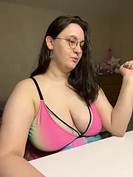 Snapshot of hungry1bunny chatting on 10/25/25, 07:41 hungry1bunny online show from 10/25/25, 07:41