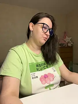 Snapshot of hungry1bunny chatting on 10/31/25, 09:16 hungry1bunny online show from 10/31/25, 09:16