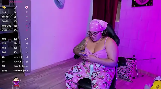 Snapshot of Sharon_hils chatting on 12/07/24, 04:47 Sharon hils online show from 12/07/24, 04:47