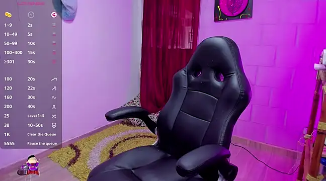 Snapshot of Sharon_hils chatting on 12/18/24, 07:08 Sharon hils online show from 12/18/24, 07:08