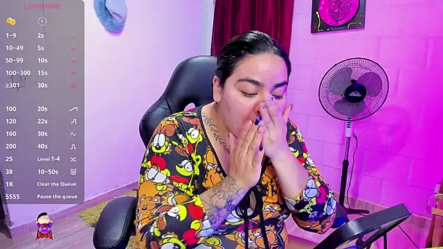 Snapshot of Sharon_hils chatting on 12/22/24, 10:28 Sharon hils online show from 12/22/24, 10:28