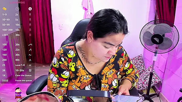 Snapshot of Sharon_hils chatting on 01/07/25, 01:14 Sharon hils online show from 01/07/25, 01:14