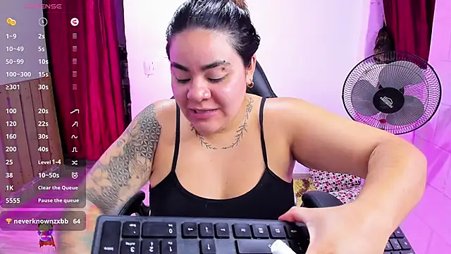 Snapshot of Sharon_hils chatting on 01/07/25, 10:19 Sharon hils online show from 01/07/25, 10:19