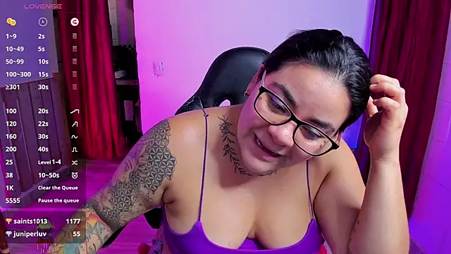 Snapshot of Sharon_hils chatting on 01/10/25, 08:15 Sharon hils online show from 01/10/25, 08:15