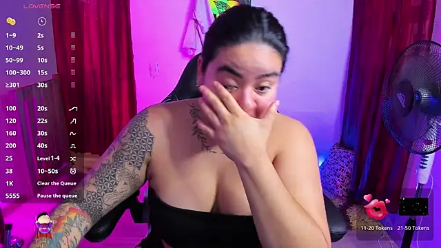 Snapshot of Sharon_hils chatting on 01/16/25, 03:35 Sharon hils online show from 01/16/25, 03:35