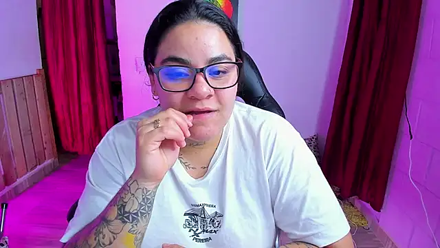 Snapshot of Sharon_hils chatting on 01/20/25, 10:04 Sharon hils online show from 01/20/25, 10:04