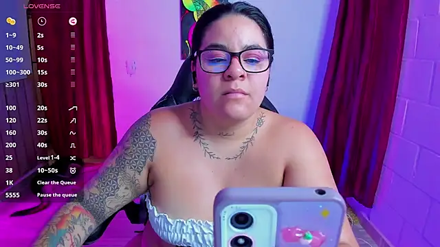 Snapshot of Sharon_hils chatting on 01/28/25, 04:30 Sharon hils online show from 01/28/25, 04:30