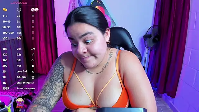 Snapshot of Sharon_hils chatting on 02/04/25, 10:24 Sharon hils online show from 02/04/25, 10:24