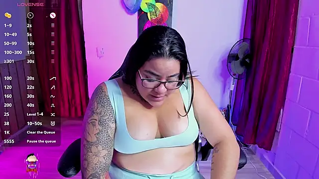 Snapshot of Sharon_hils chatting on 02/06/25, 04:14 Sharon hils online show from 02/06/25, 04:14