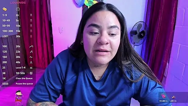 Snapshot of Sharon_hils chatting on 02/07/25, 09:15 Sharon hils online show from 02/07/25, 09:15