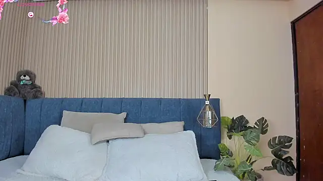 kathecute   online show from 10/08/25, 01:36