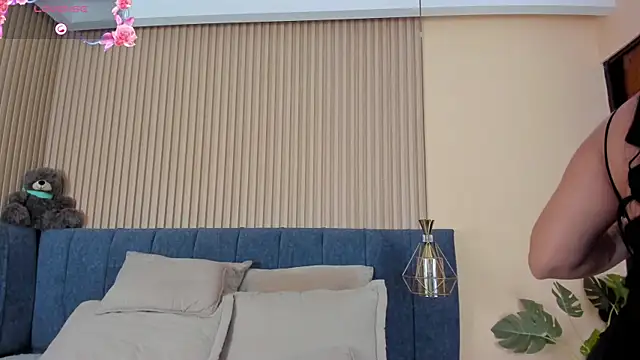 kathecute   online show from 11/12/25, 01:39