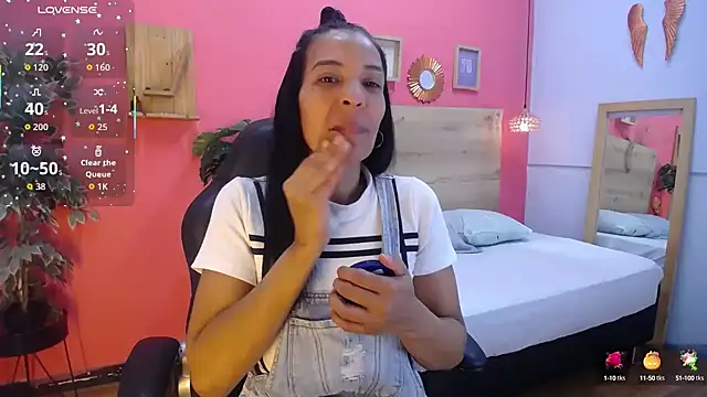 Snapshot of scarlet-foox chatting on 09/19/25, 12:06 scarlet-foox online show from 09/19/25, 12:06