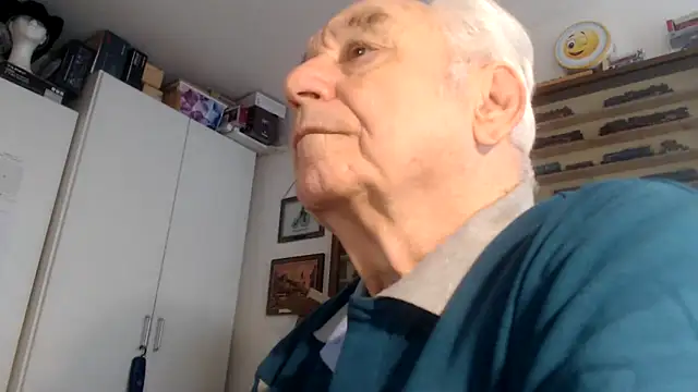 Snapshot of utilisasinus chatting on 10/27/25, 11:47 utilisasinus online show from 10/27/25, 11:47