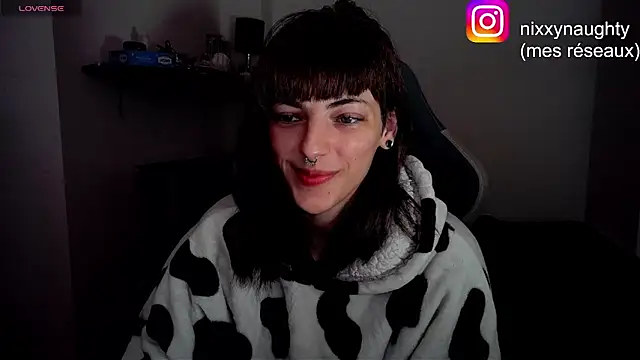 Snapshot of Nixxy_naughty chatting on 01/06/25, 09:43 Nixxy naughty online show from 01/06/25, 09:43