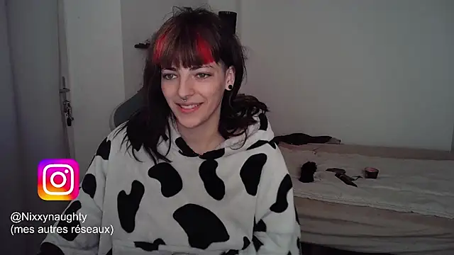Snapshot of Nixxy_naughty chatting on 02/10/25, 07:28 Nixxy naughty online show from 02/10/25, 07:28