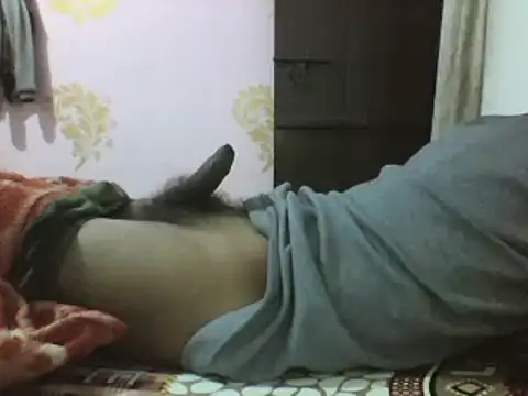 Snapshot of Desi_GfBf chatting on 02/02/25, 03:32 Desi GfBf online show from 02/02/25, 03:32