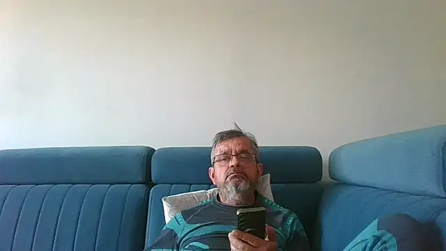 Snapshot of axecoman60 chatting on 03/15/25, 12:45 axecoman60 online show from 03/15/25, 12:45