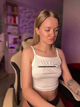 Snapshot of Devill_Angel_ chatting on 02/11/25, 04:02 Devill Angel online show from 02/11/25, 04:02