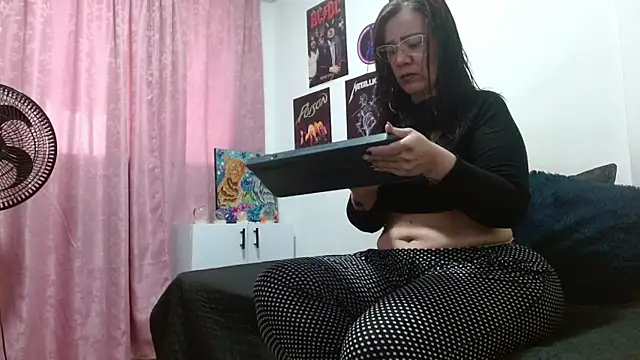 scarlett  morgan online show from 10/27/25, 01:15