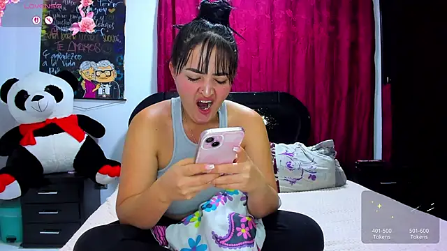 Snapshot of Ari_And_Abdie chatting on 02/19/25, 12:44 Ari And Abdie online show from 02/19/25, 12:44