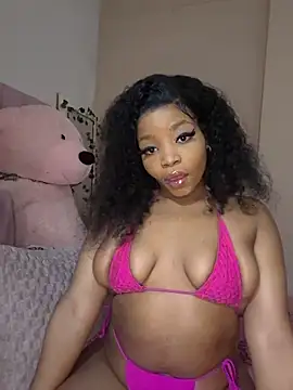 ItsLeyaa online show from 11/12/25, 09:36