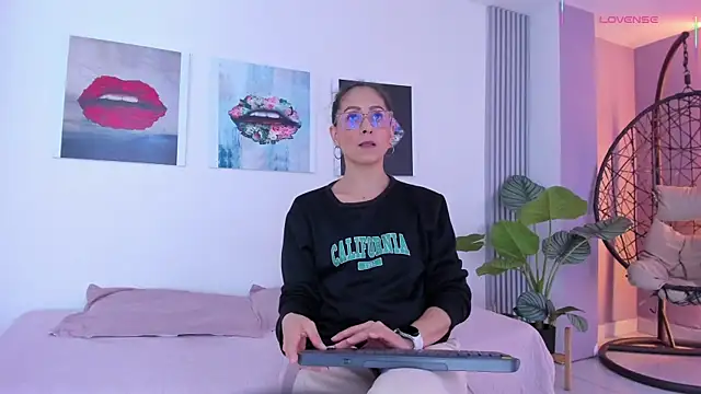 Angela donnato online show from 10/11/25, 03:17