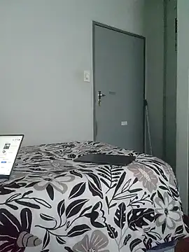 Userio072 online show from 02/05/25, 02:37