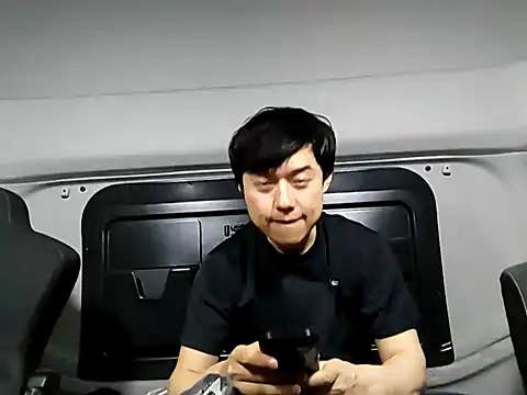 Snapshot of whitebriefboy chatting on 09/29/25, 04:01 whitebriefboy online show from 09/29/25, 04:01