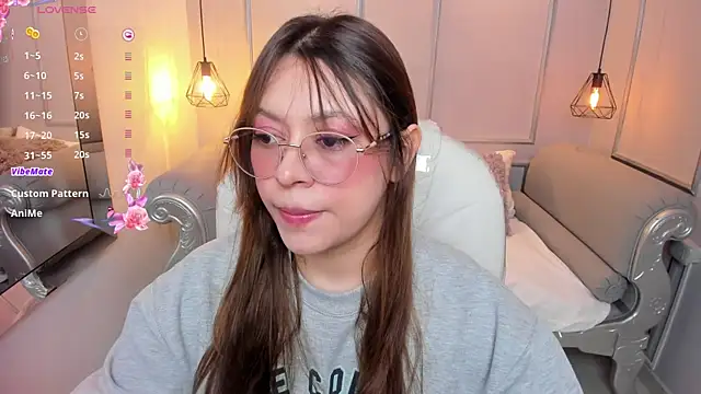 Lanna18 online show from 10/22/25, 11:54