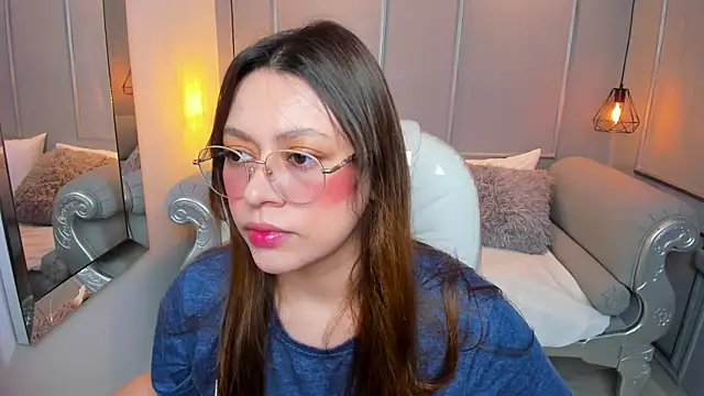 Lanna18 online show from 11/18/25, 11:47