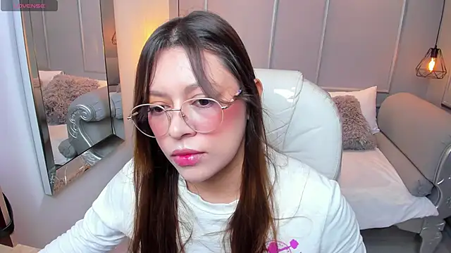 Lanna18 online show from 11/19/25, 11:54