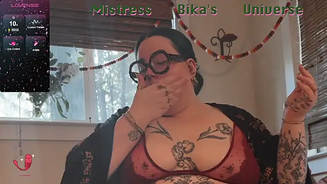 Snapshot of MissBika chatting on 02/15/25, 10:31 MissBika online show from 02/15/25, 10:31