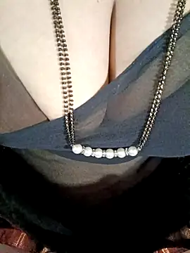 Snapshot of Beautyy38 chatting on 10/27/25, 03:10 Beautyy38 online show from 10/27/25, 03:10