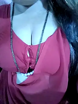 Snapshot of Beautyy38 chatting on 10/28/25, 03:21 Beautyy38 online show from 10/28/25, 03:21