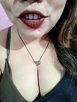 Snapshot of Beautyy38 chatting on 11/09/25, 03:27 Beautyy38 online show from 11/09/25, 03:27